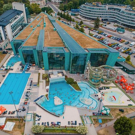 Portobello Wellness & Yacht Hotel إسترغوم المظهر الخارجي الصورة
