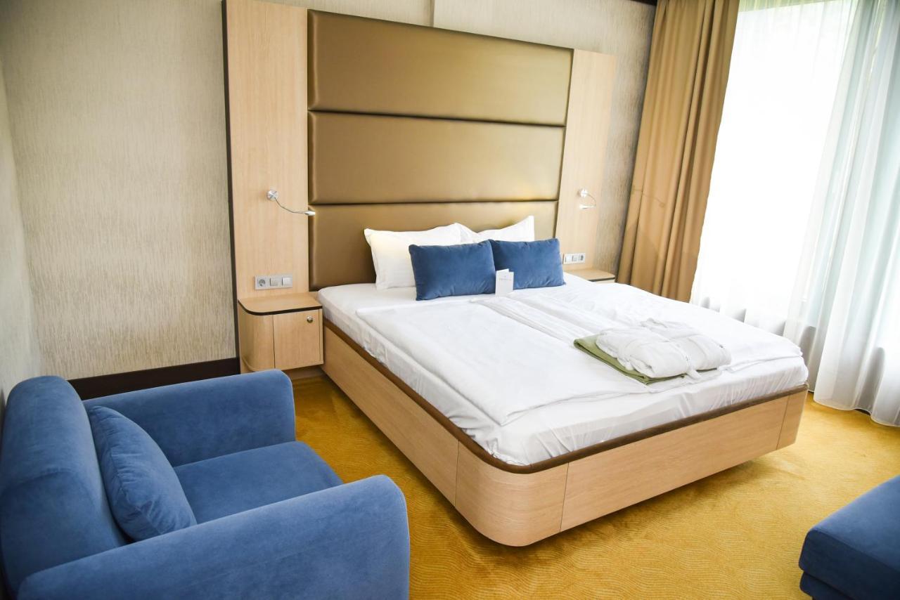 Portobello Wellness & Yacht Hotel إسترغوم المظهر الخارجي الصورة
