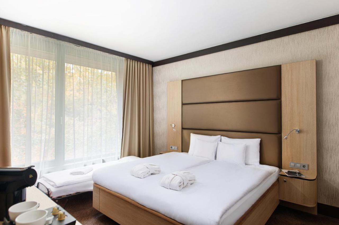 Portobello Wellness & Yacht Hotel إسترغوم المظهر الخارجي الصورة