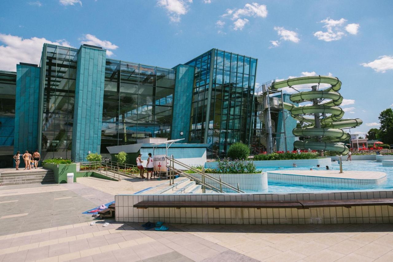 Portobello Wellness & Yacht Hotel إسترغوم المظهر الخارجي الصورة