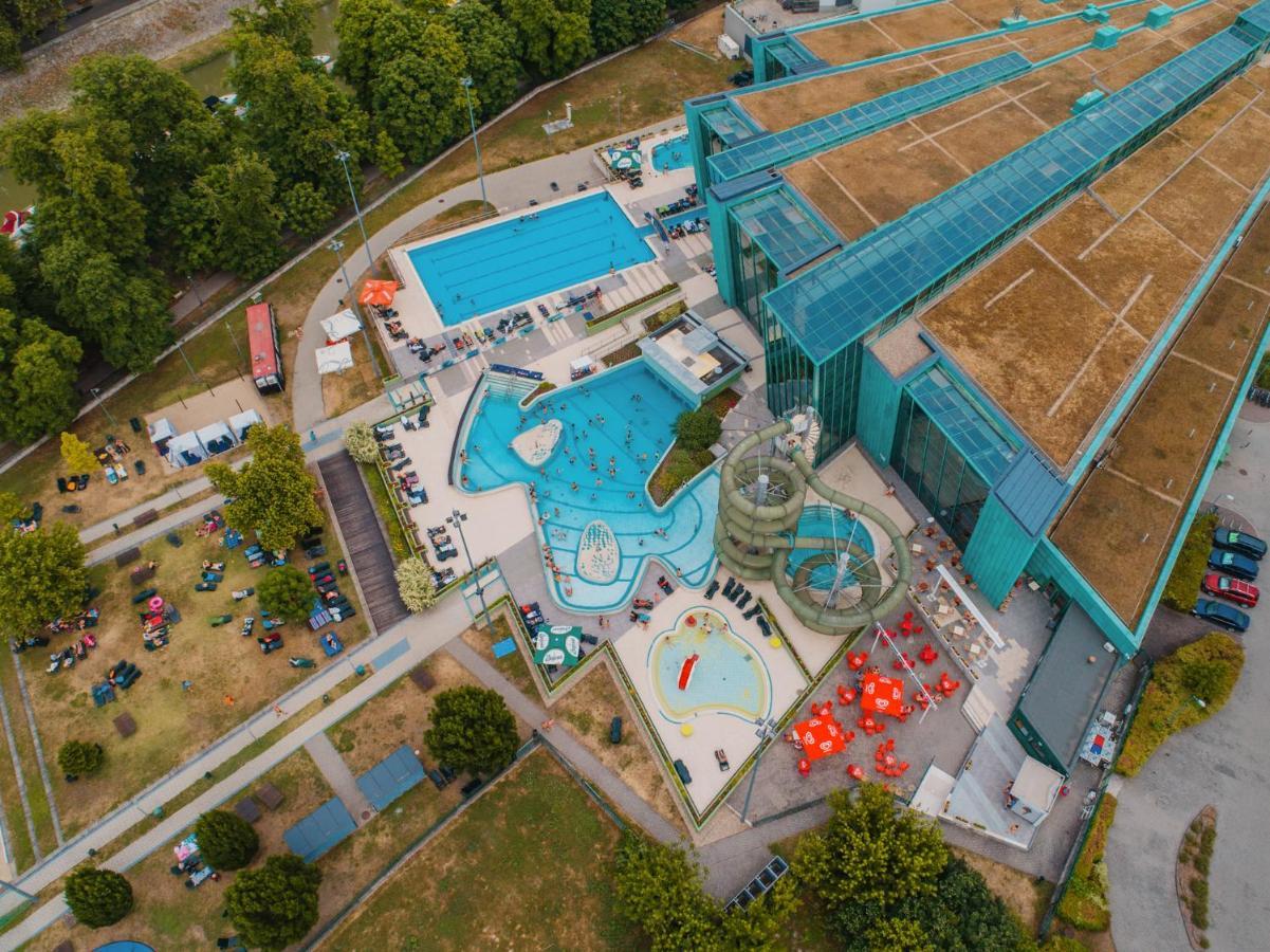 Portobello Wellness & Yacht Hotel إسترغوم المظهر الخارجي الصورة