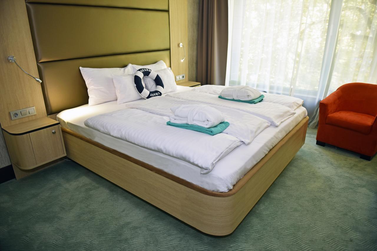 Portobello Wellness & Yacht Hotel إسترغوم المظهر الخارجي الصورة
