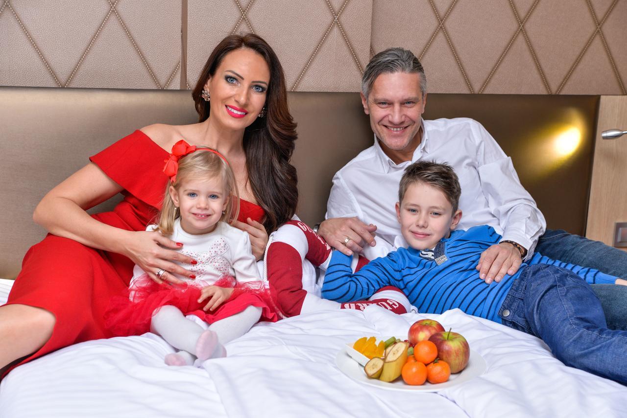 Portobello Wellness & Yacht Hotel إسترغوم المظهر الخارجي الصورة
