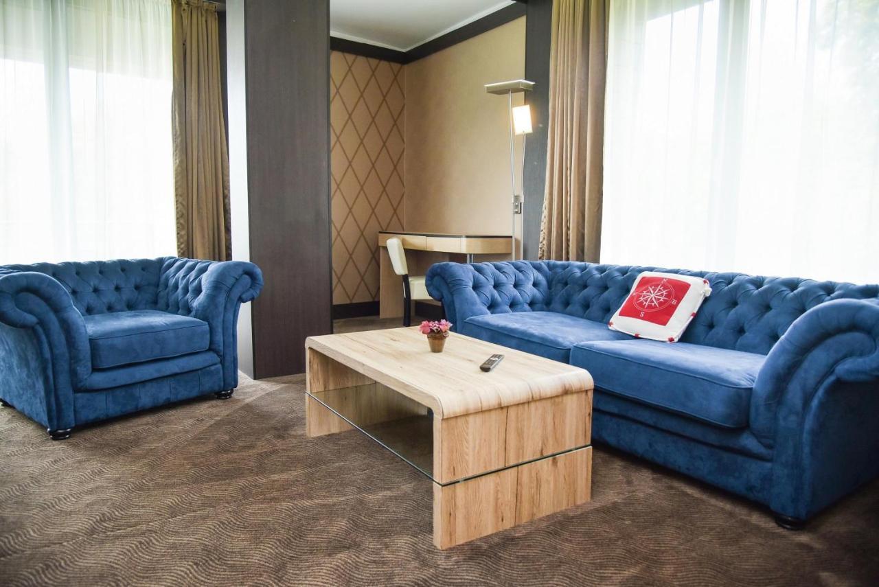 Portobello Wellness & Yacht Hotel إسترغوم المظهر الخارجي الصورة